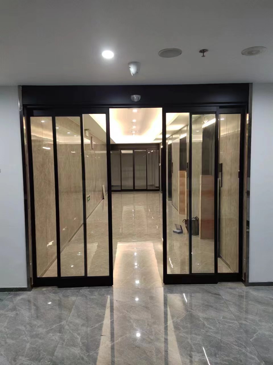 盐城市玻璃伸缩门